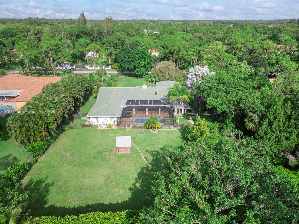 Vendido Recientemente: $1,650,000 (5 camas, 3 baños, 4154 Pies cuadrados)