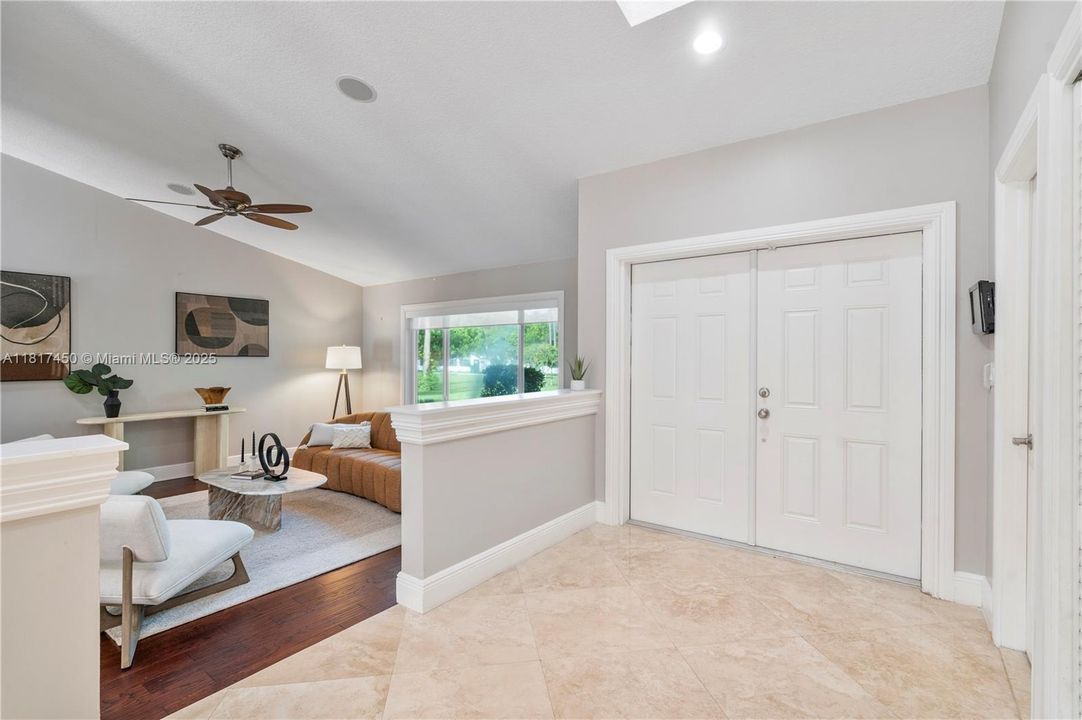 Vendido Recientemente: $1,650,000 (5 camas, 3 baños, 4154 Pies cuadrados)