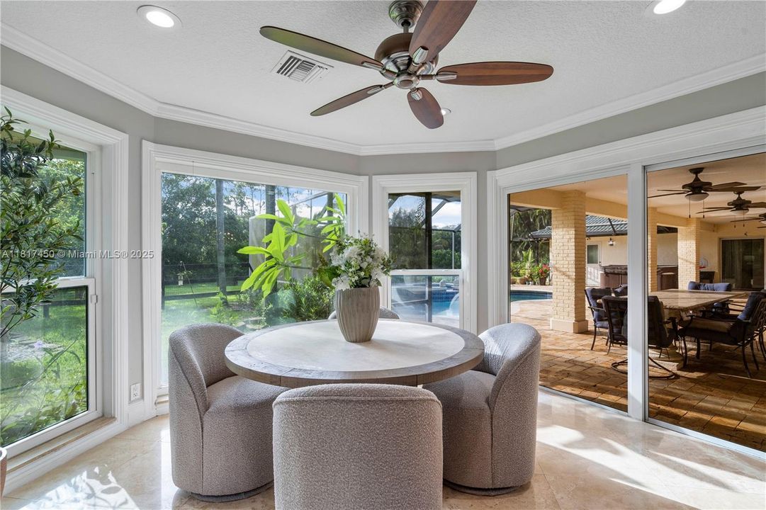 Vendido Recientemente: $1,650,000 (5 camas, 3 baños, 4154 Pies cuadrados)