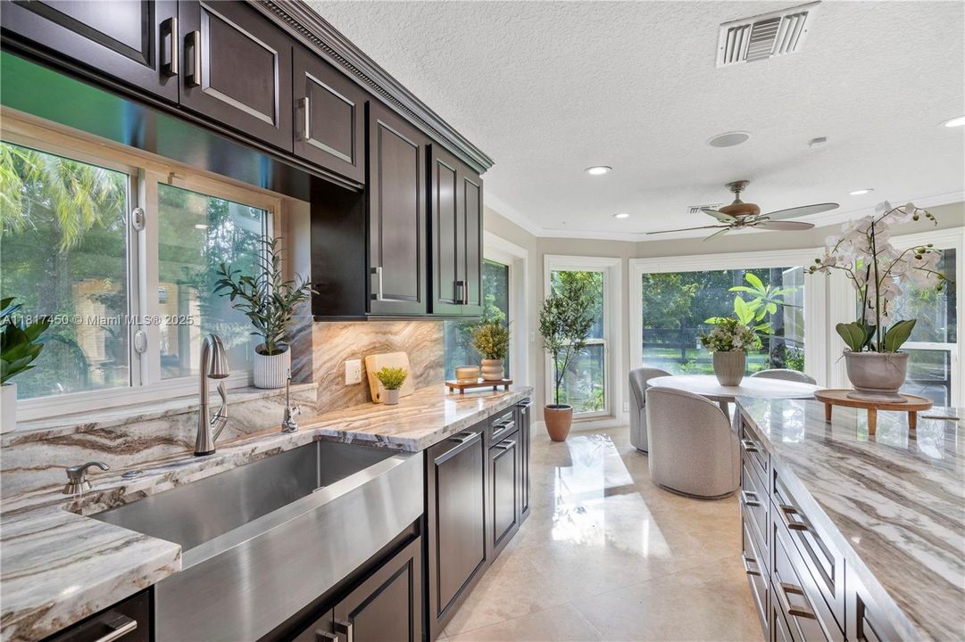 Vendido Recientemente: $1,650,000 (5 camas, 3 baños, 4154 Pies cuadrados)