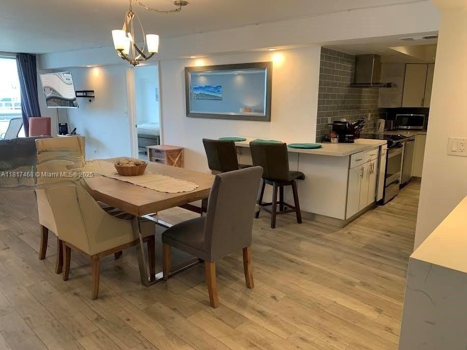 待售: $700,000 (2 贝兹, 2 浴室, 1290 平方英尺)