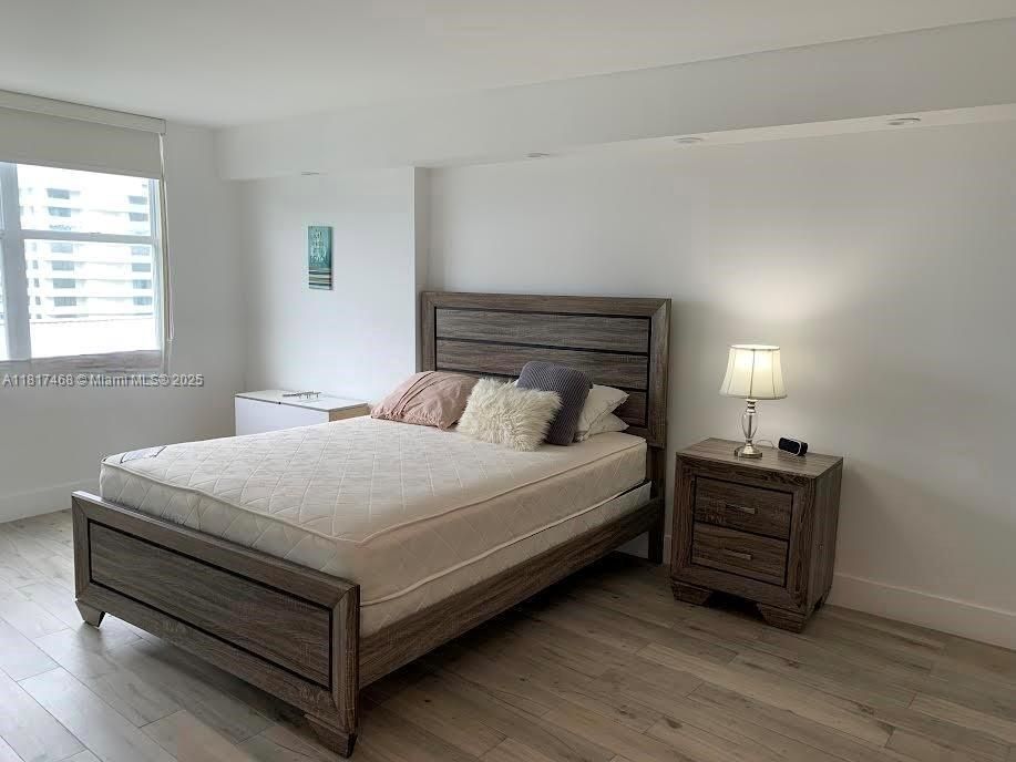 待售: $700,000 (2 贝兹, 2 浴室, 1290 平方英尺)