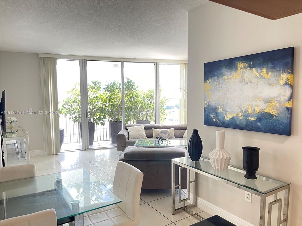 En Venta: $469,000 (2 camas, 2 baños, 1048 Pies cuadrados)