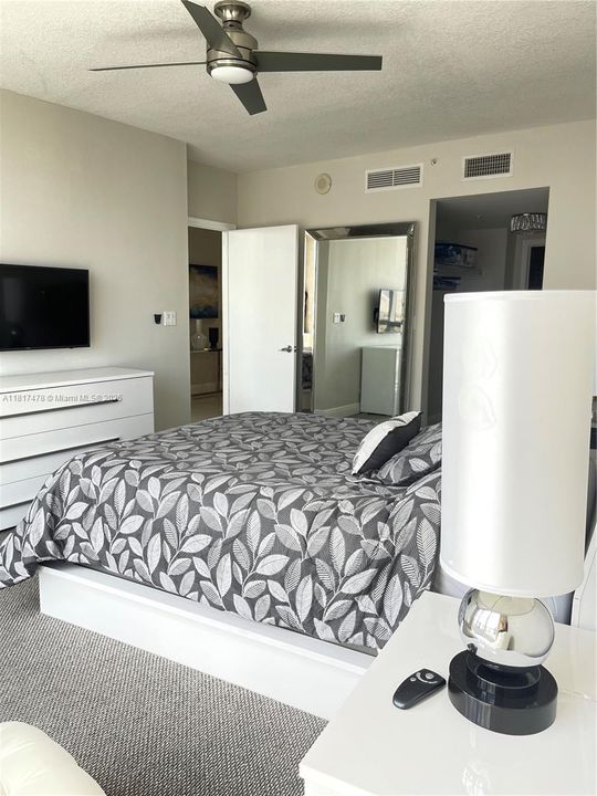 En Venta: $469,000 (2 camas, 2 baños, 1048 Pies cuadrados)