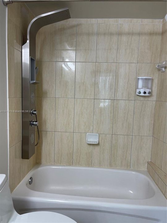 En Venta: $469,000 (2 camas, 2 baños, 1048 Pies cuadrados)