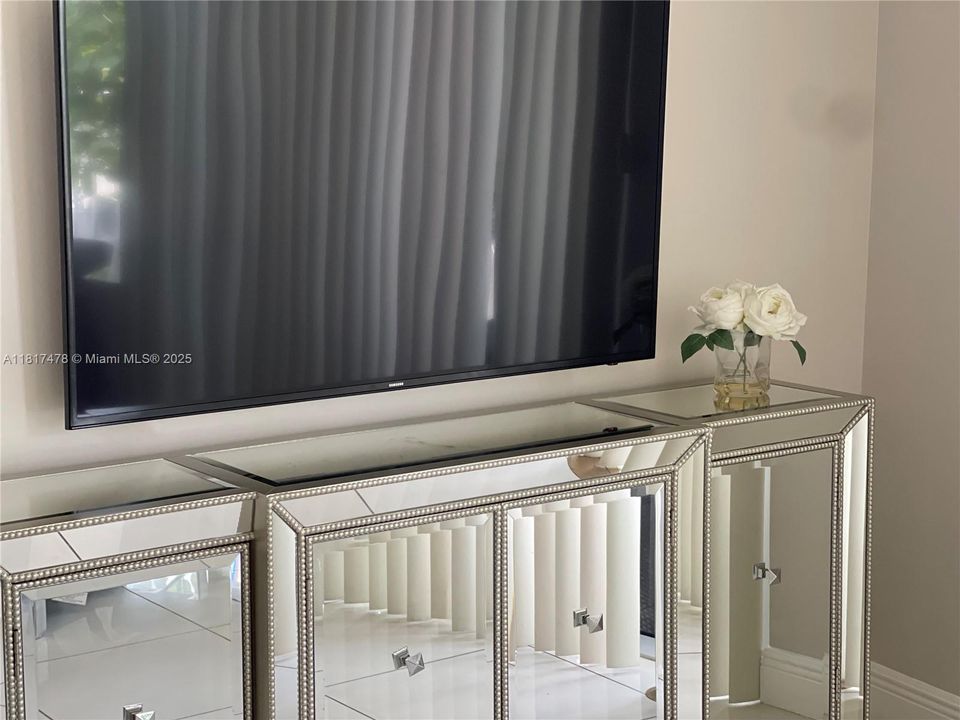 En Venta: $469,000 (2 camas, 2 baños, 1048 Pies cuadrados)