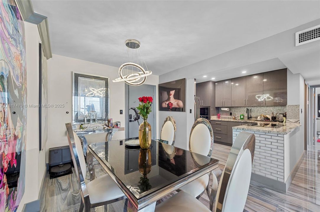 For Sale: $489,999 (2 beds, 2 baths, 890 Square Feet)