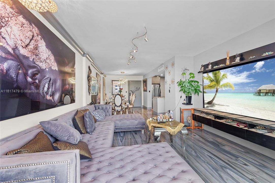 For Sale: $489,999 (2 beds, 2 baths, 890 Square Feet)