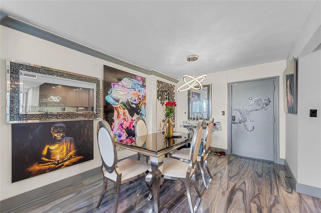 For Sale: $489,999 (2 beds, 2 baths, 890 Square Feet)