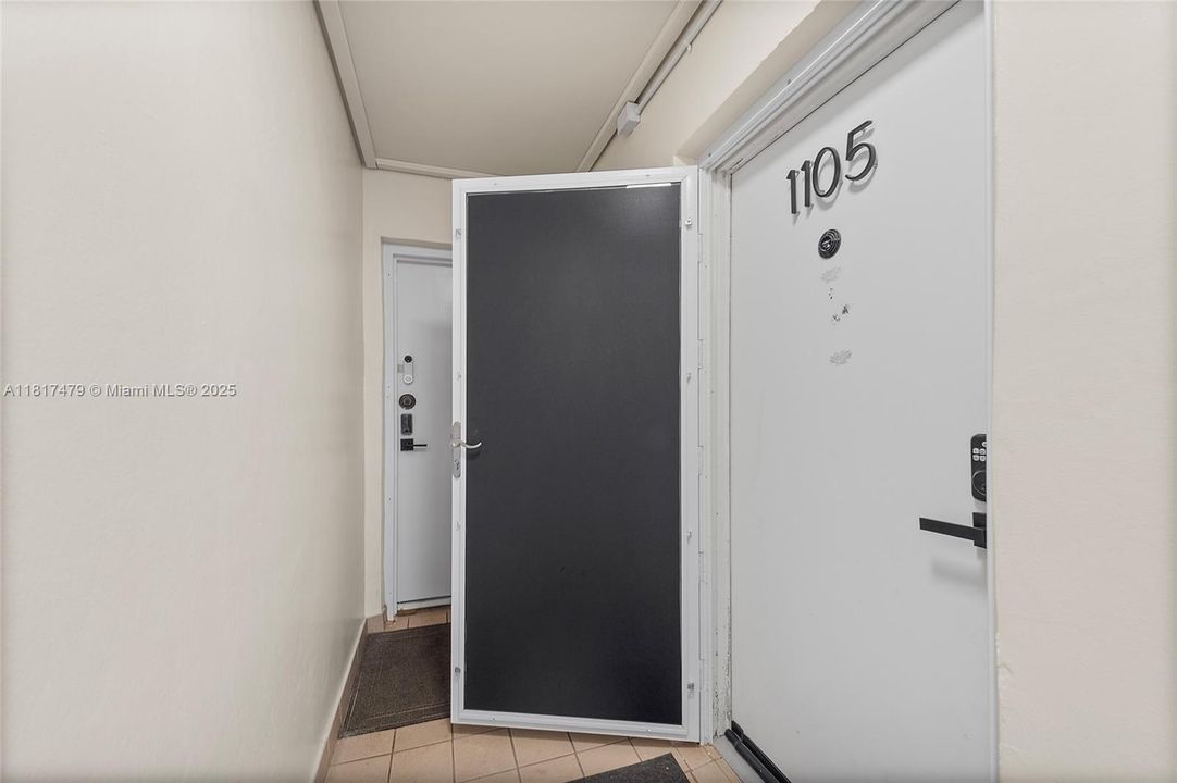 For Sale: $489,999 (2 beds, 2 baths, 890 Square Feet)