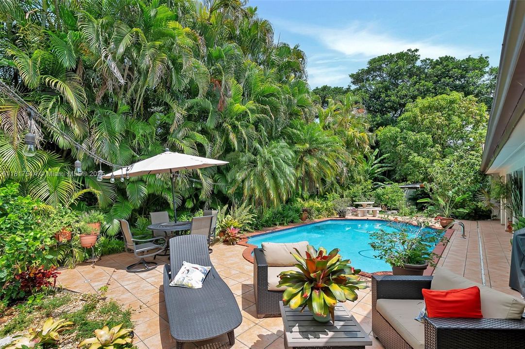 Recently Sold: $1,175,000 (4 beds, 2 baths, 2616 Square Feet)