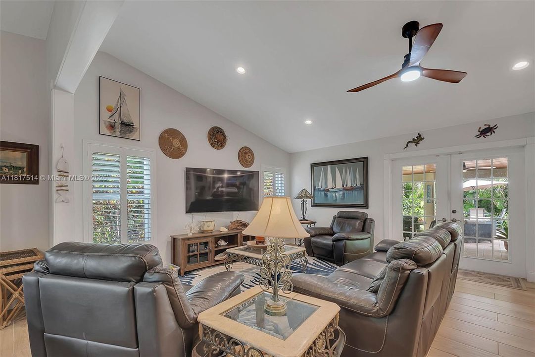 Recently Sold: $1,175,000 (4 beds, 2 baths, 2616 Square Feet)