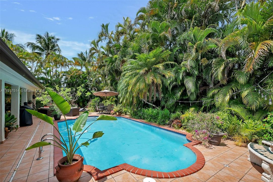 Recently Sold: $1,175,000 (4 beds, 2 baths, 2616 Square Feet)