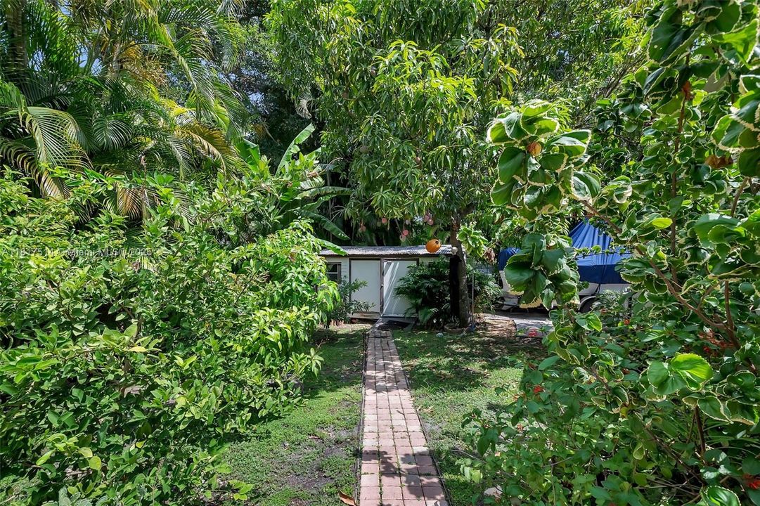 Recently Sold: $1,175,000 (4 beds, 2 baths, 2616 Square Feet)