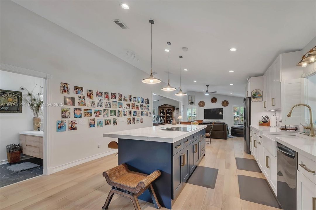 Recently Sold: $1,175,000 (4 beds, 2 baths, 2616 Square Feet)