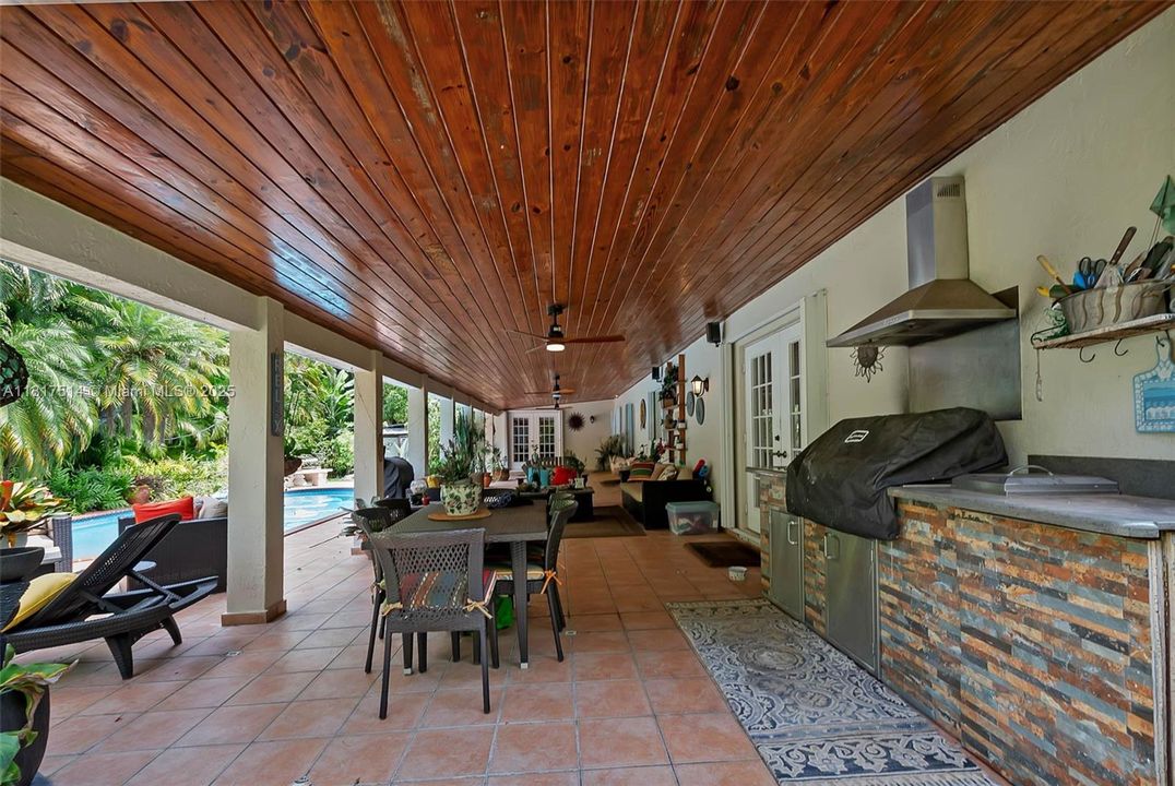 Recently Sold: $1,175,000 (4 beds, 2 baths, 2616 Square Feet)