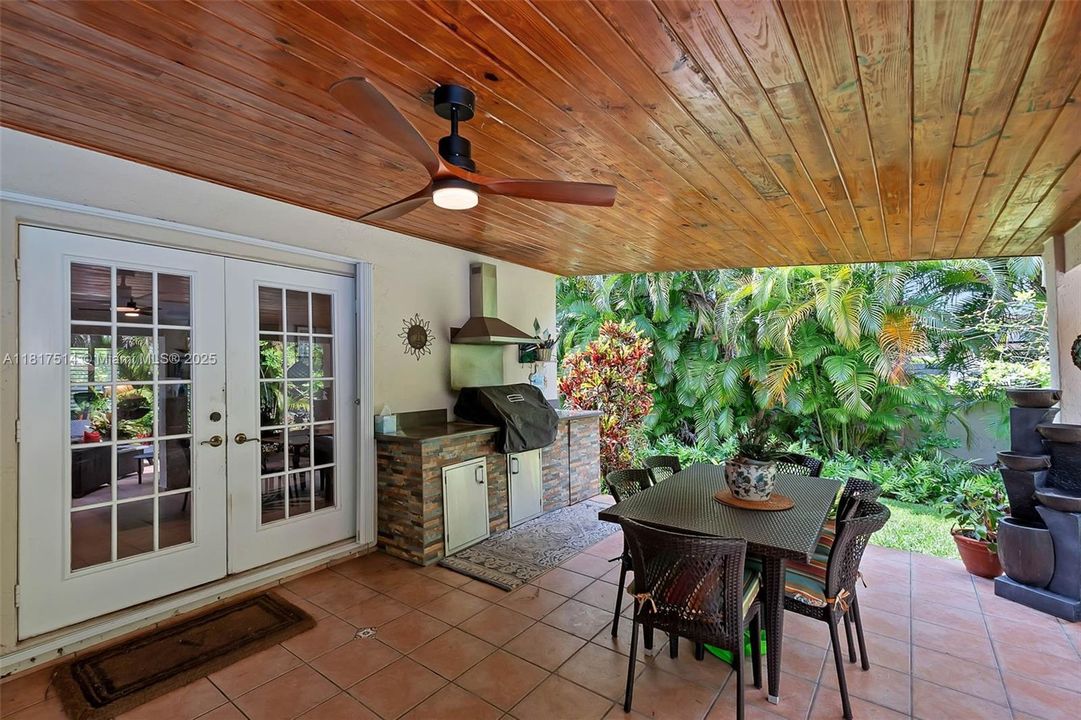 Recently Sold: $1,175,000 (4 beds, 2 baths, 2616 Square Feet)