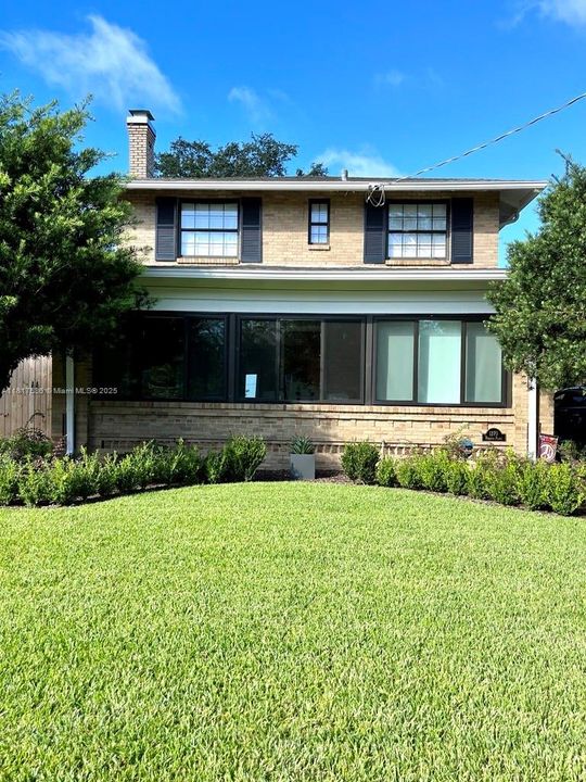 Недавно продано: $765,000 (4 спален, 2 ванн, 2010 Квадратных фут)