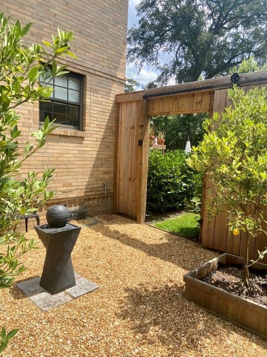 Недавно продано: $765,000 (4 спален, 2 ванн, 2010 Квадратных фут)