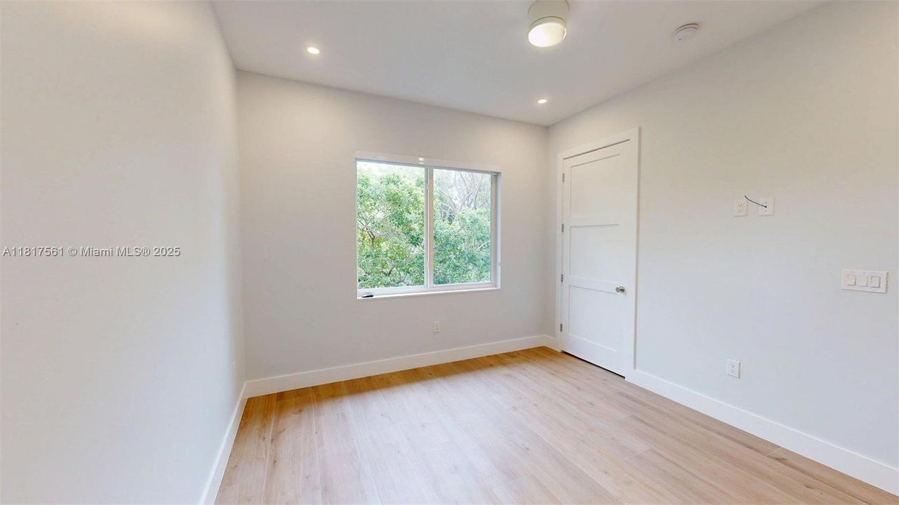 最近租的: $3,200 (3 贝兹, 2 浴室, 1380 平方英尺)