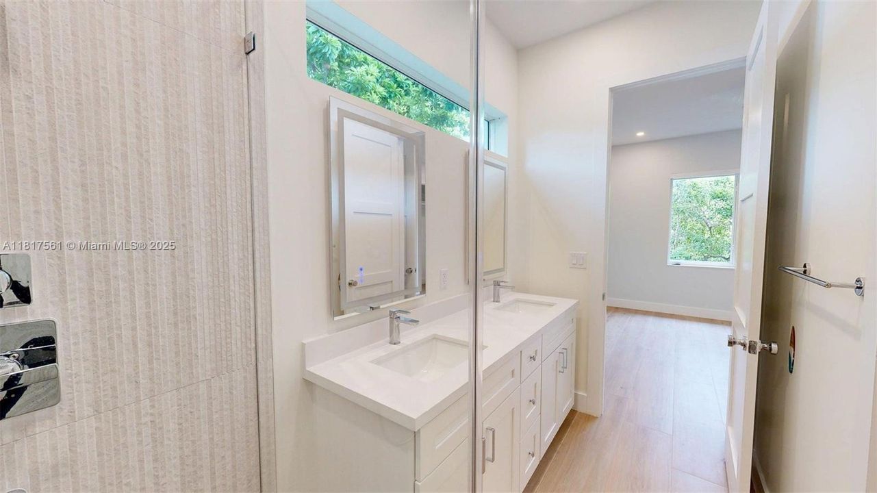 最近租的: $3,200 (3 贝兹, 2 浴室, 1380 平方英尺)