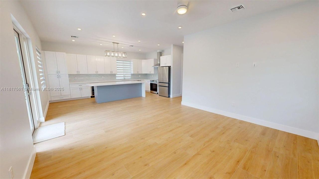 最近租的: $3,200 (3 贝兹, 2 浴室, 1380 平方英尺)