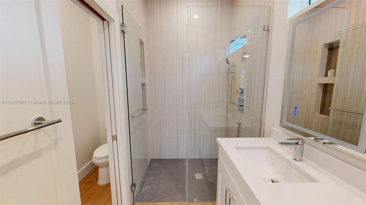 最近租的: $3,200 (3 贝兹, 2 浴室, 1380 平方英尺)