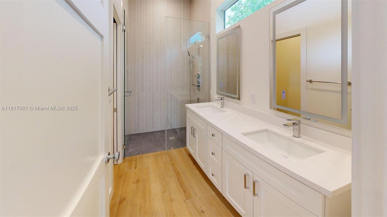 最近租的: $3,200 (3 贝兹, 2 浴室, 1380 平方英尺)