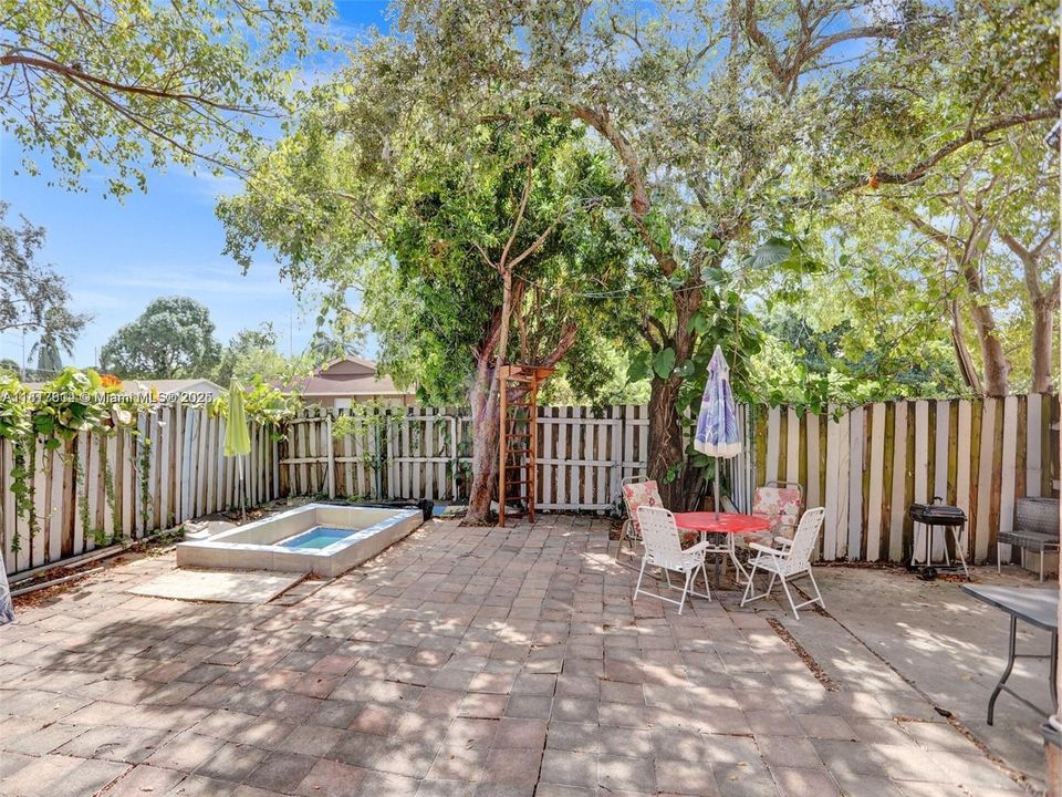 For Sale: $340,000 (3 beds, 2 baths, 1360 Square Feet)