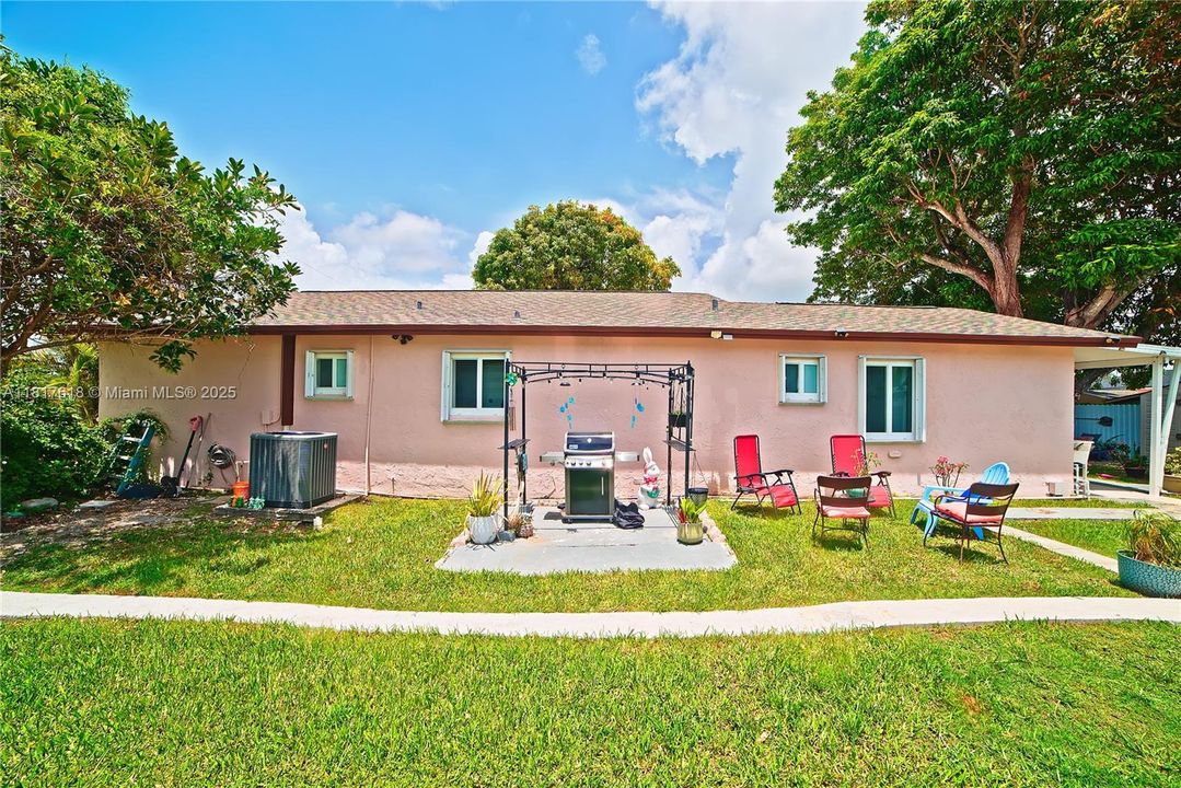 For Sale: $610,000 (4 beds, 2 baths, 1651 Square Feet)