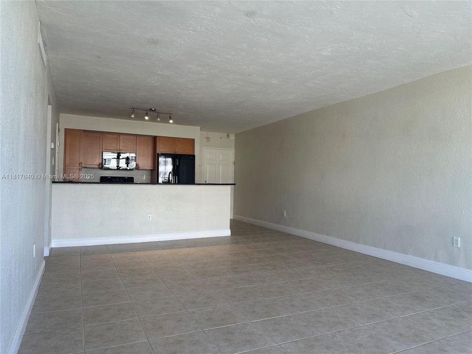 最近售出: $425,000 (1 贝兹, 1 浴室, 950 平方英尺)