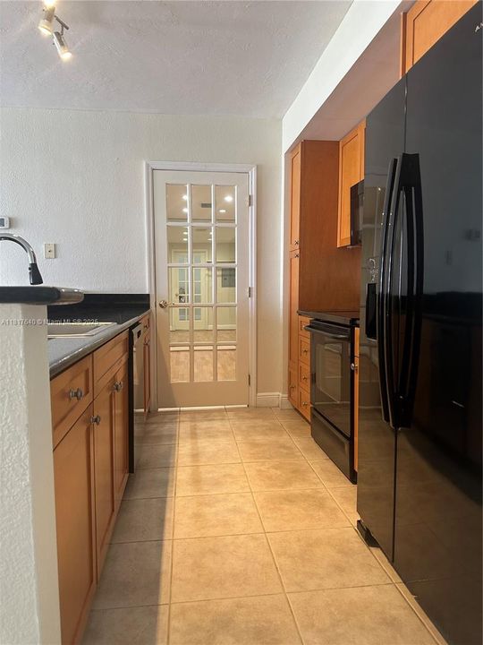 最近售出: $425,000 (1 贝兹, 1 浴室, 950 平方英尺)