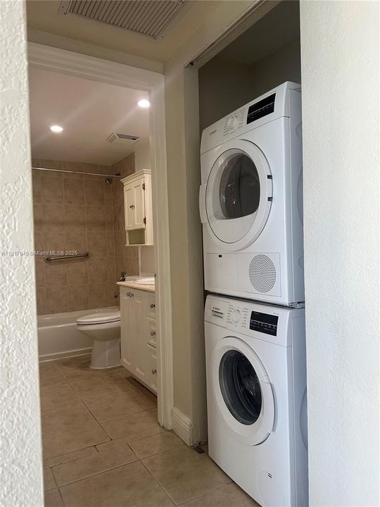 最近售出: $425,000 (1 贝兹, 1 浴室, 950 平方英尺)