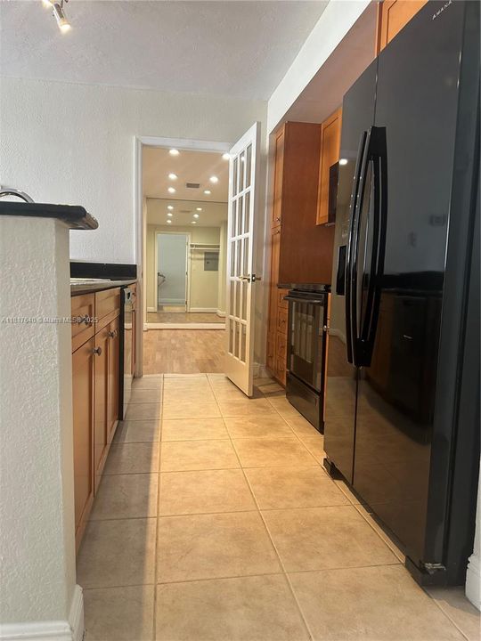 最近售出: $425,000 (1 贝兹, 1 浴室, 950 平方英尺)