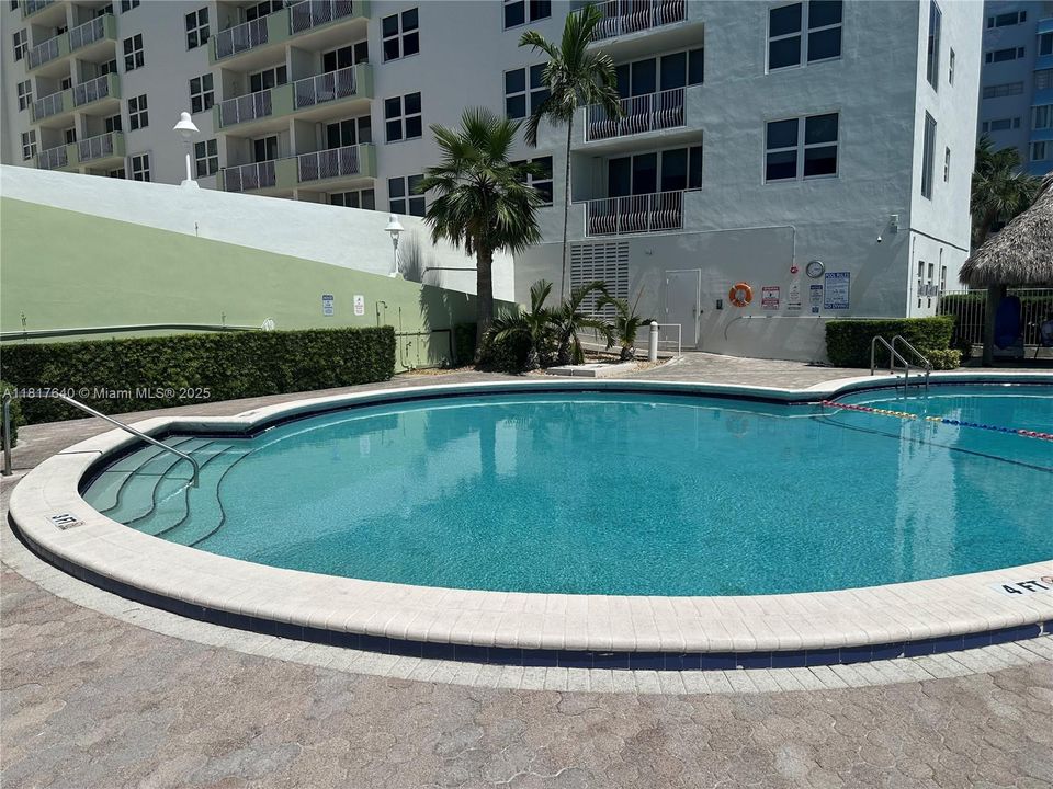 最近售出: $425,000 (1 贝兹, 1 浴室, 950 平方英尺)