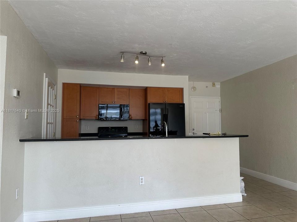 最近售出: $425,000 (1 贝兹, 1 浴室, 950 平方英尺)