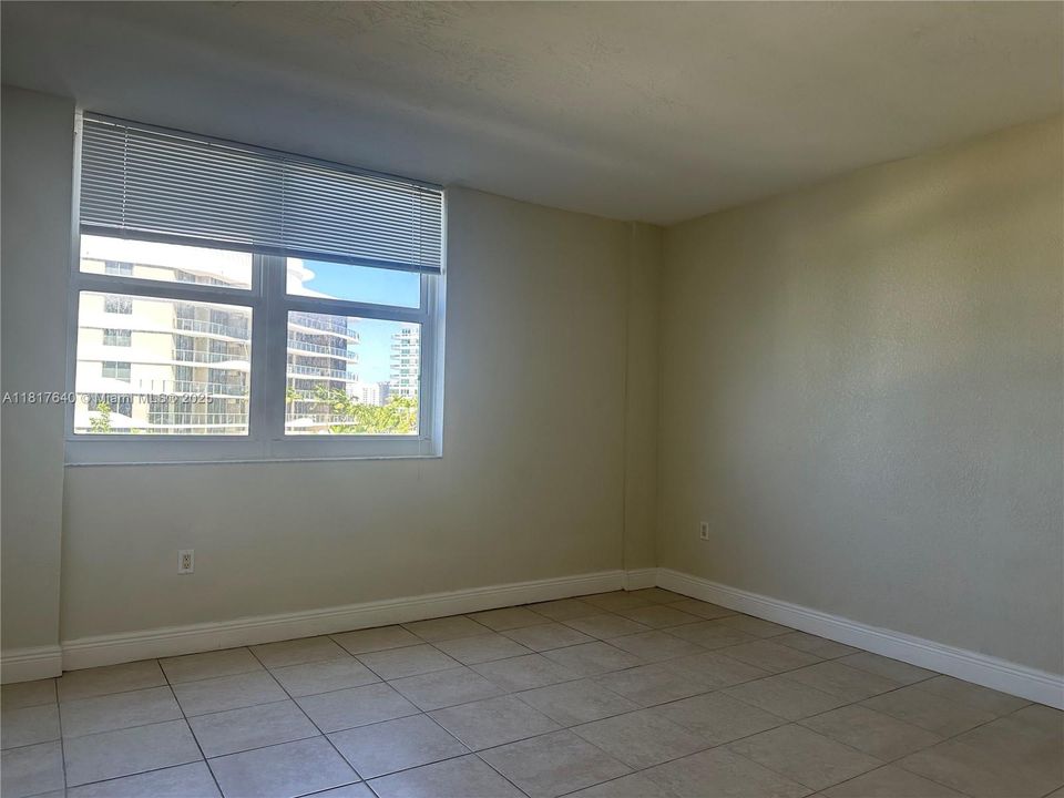 最近售出: $425,000 (1 贝兹, 1 浴室, 950 平方英尺)