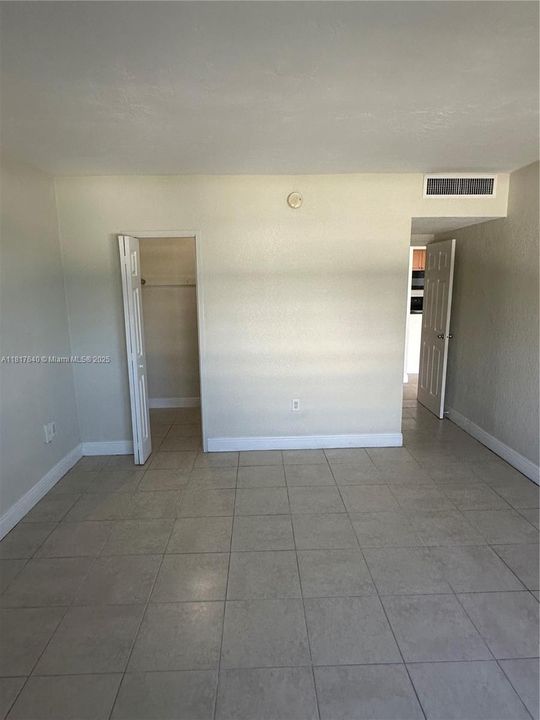 最近售出: $425,000 (1 贝兹, 1 浴室, 950 平方英尺)