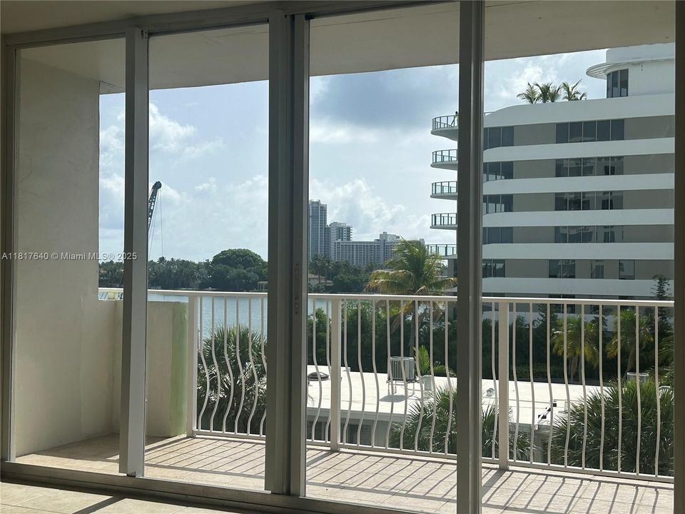 最近售出: $425,000 (1 贝兹, 1 浴室, 950 平方英尺)