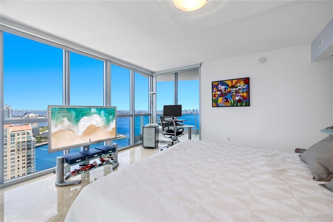 Recently Sold: $3,659,000 (4 beds, 4 baths, 3415 Square Feet)