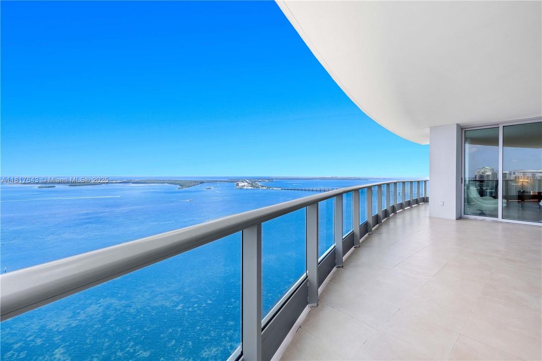 Recently Sold: $3,659,000 (4 beds, 4 baths, 3415 Square Feet)