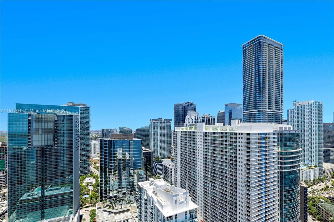 Recently Sold: $3,659,000 (4 beds, 4 baths, 3415 Square Feet)