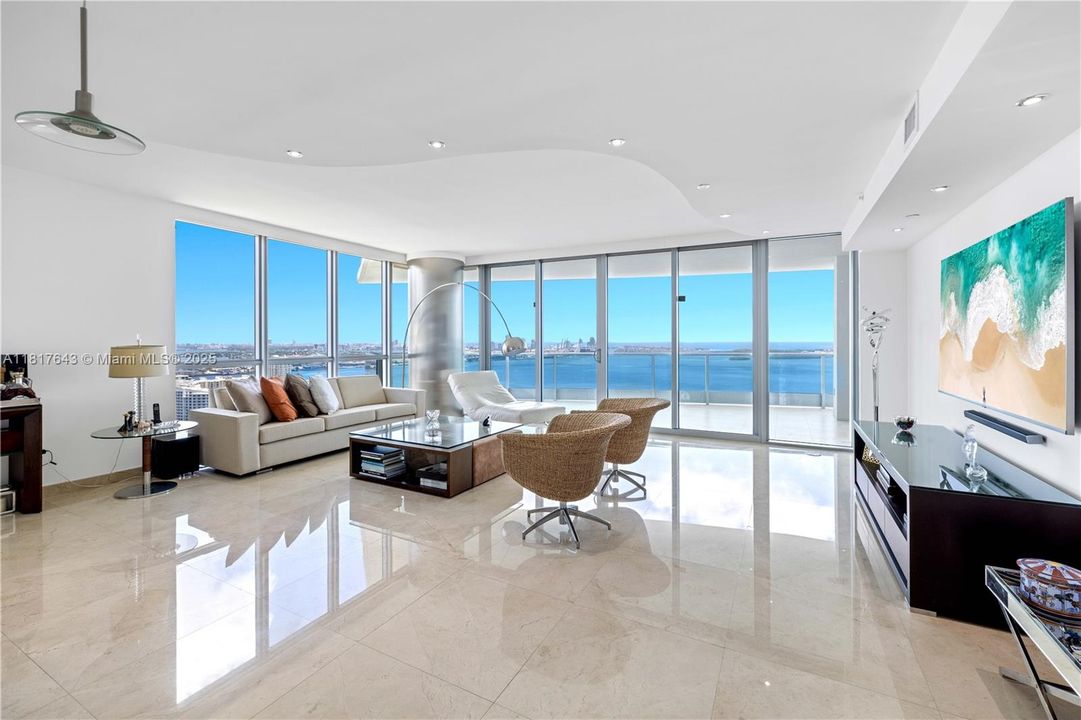 Recently Sold: $3,659,000 (4 beds, 4 baths, 3415 Square Feet)