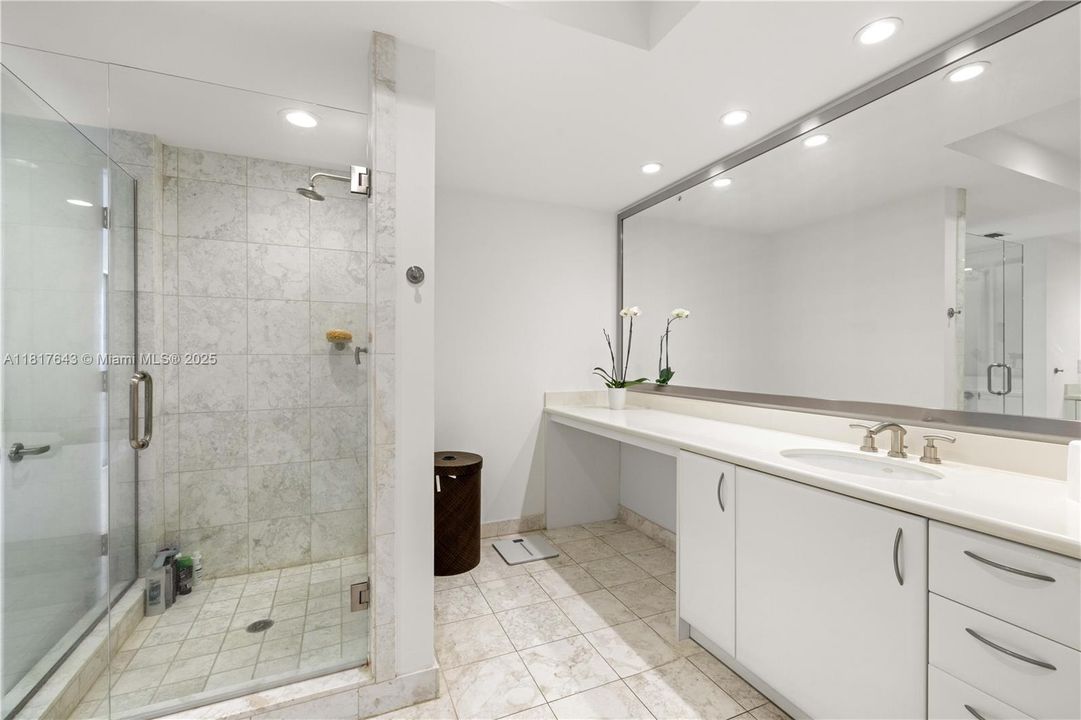 Recently Sold: $3,659,000 (4 beds, 4 baths, 3415 Square Feet)