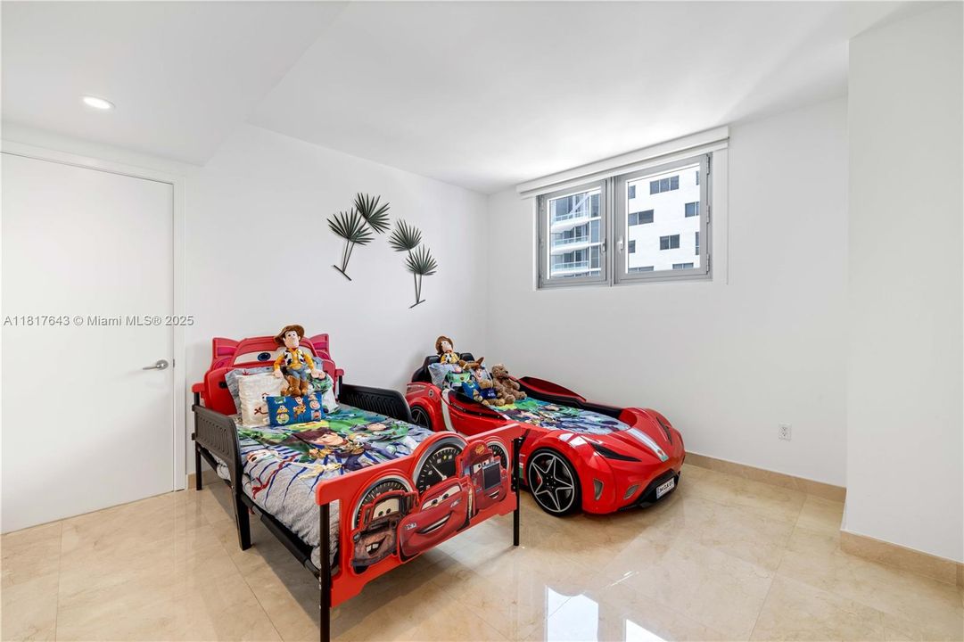 Recently Sold: $3,659,000 (4 beds, 4 baths, 3415 Square Feet)