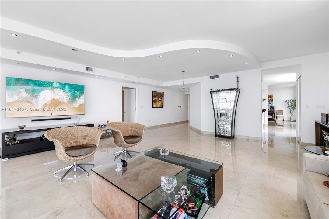 Recently Sold: $3,659,000 (4 beds, 4 baths, 3415 Square Feet)