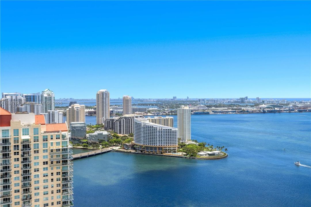 Recently Sold: $3,659,000 (4 beds, 4 baths, 3415 Square Feet)