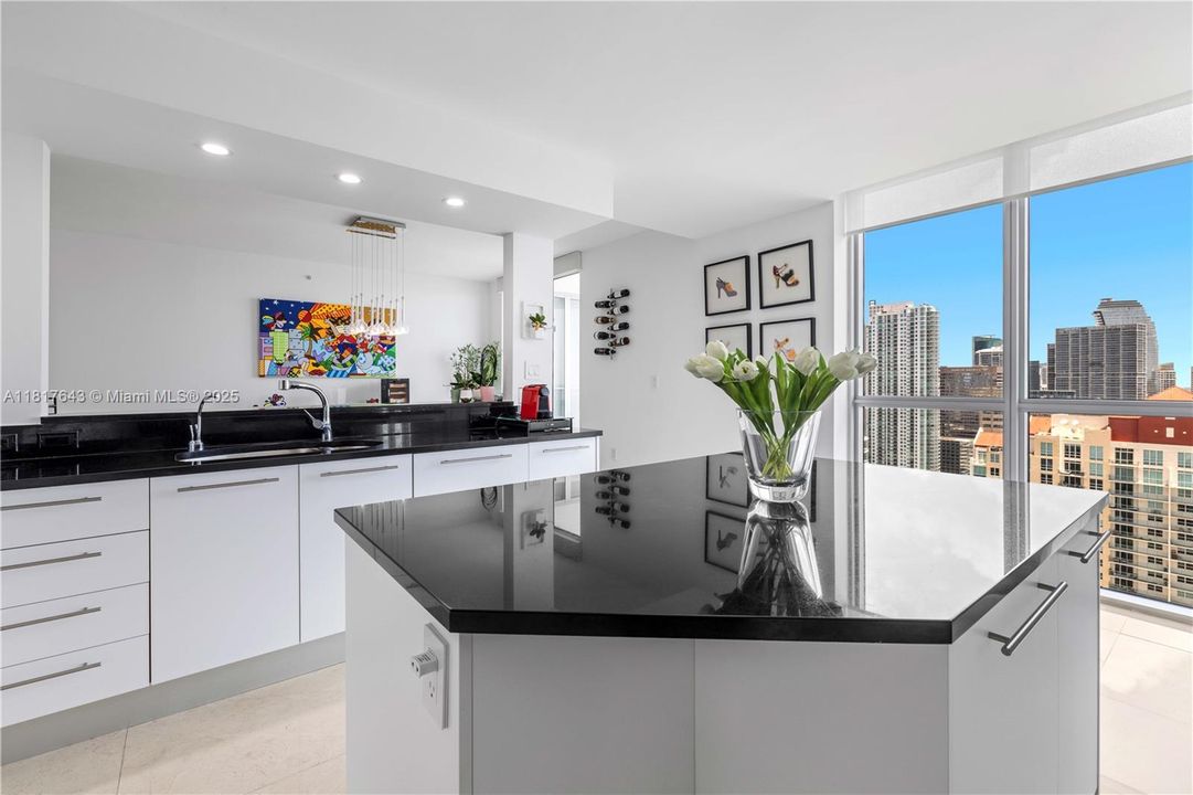 Recently Sold: $3,659,000 (4 beds, 4 baths, 3415 Square Feet)