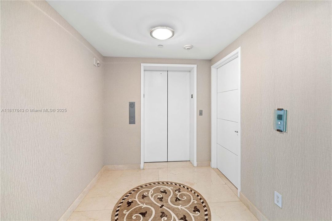 Recently Sold: $3,659,000 (4 beds, 4 baths, 3415 Square Feet)