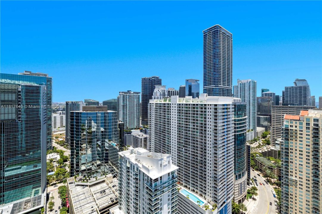 Recently Sold: $3,659,000 (4 beds, 4 baths, 3415 Square Feet)